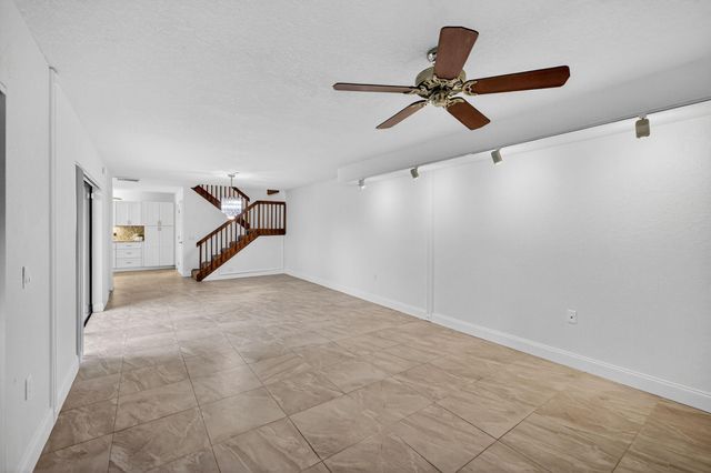 9101 SW 19th Place A, Davie, FL 33324