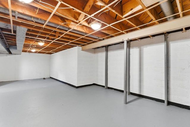 9015 N Iroquois ROAD, Bayside, WI 53217