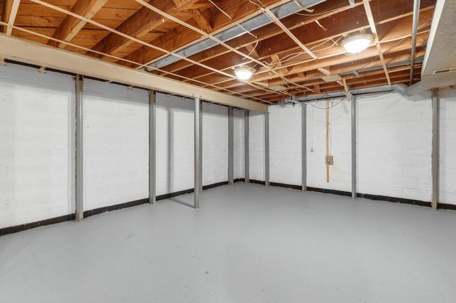 9015 N Iroquois ROAD, Bayside, WI 53217