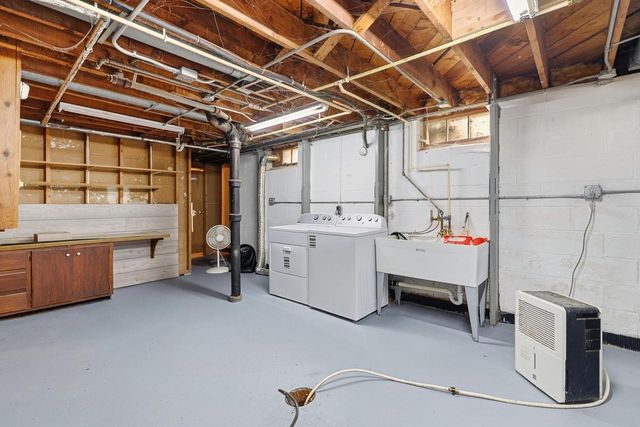 9015 N Iroquois ROAD, Bayside, WI 53217