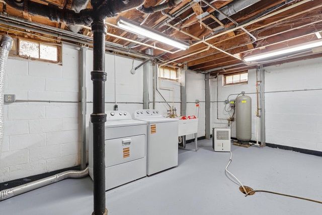 9015 N Iroquois ROAD, Bayside, WI 53217