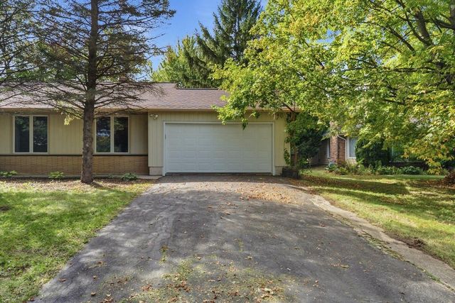 9015 N Iroquois ROAD, Bayside, WI 53217