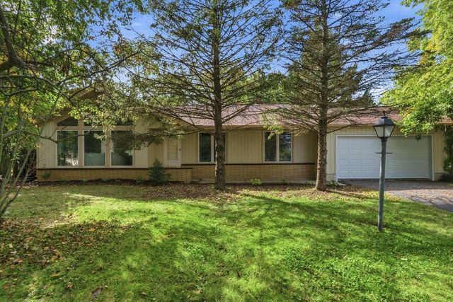 9015 N Iroquois ROAD, Bayside, WI 53217