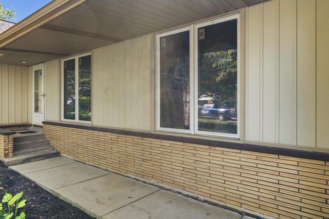 9015 N Iroquois ROAD, Bayside, WI 53217