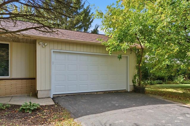 9015 N Iroquois ROAD, Bayside, WI 53217