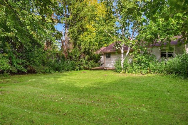 9015 N Iroquois ROAD, Bayside, WI 53217