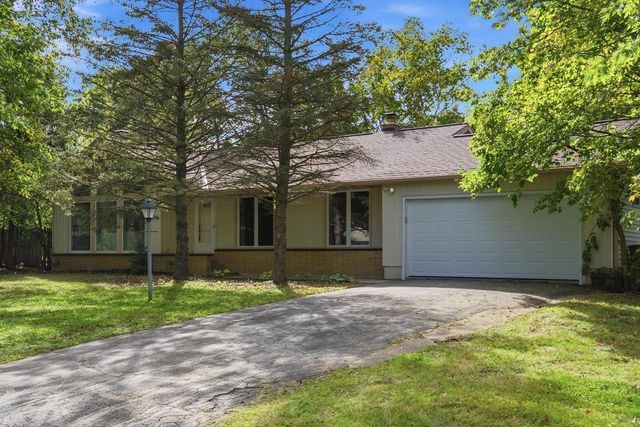 9015 N Iroquois ROAD, Bayside, WI 53217