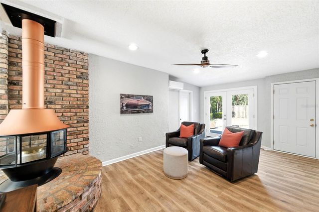 519 27TH AVENUE N, St Petersburg, FL 33704