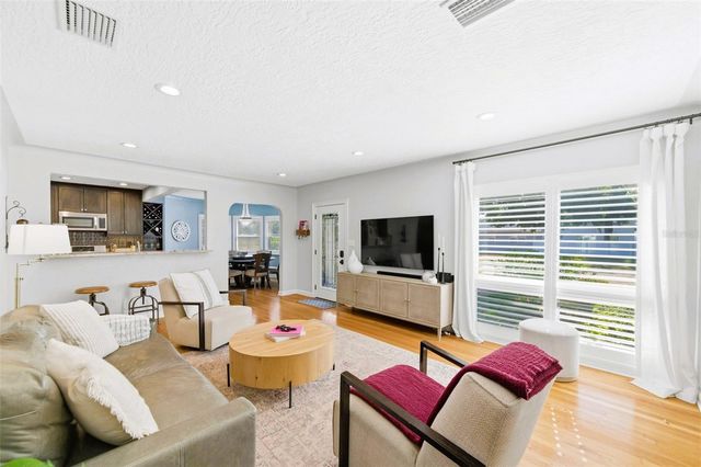 519 27TH AVENUE N, St Petersburg, FL 33704