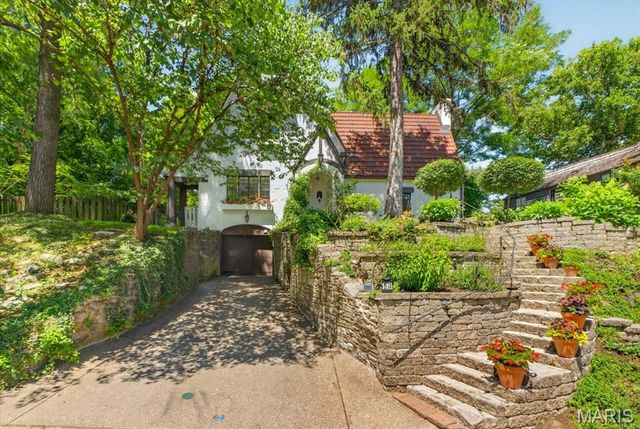 149 Valley Road, Webster Groves, MO 63119