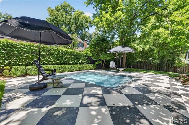 149 Valley Road, Webster Groves, MO 63119