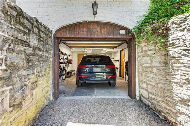 149 Valley Road, Webster Groves, MO 63119
