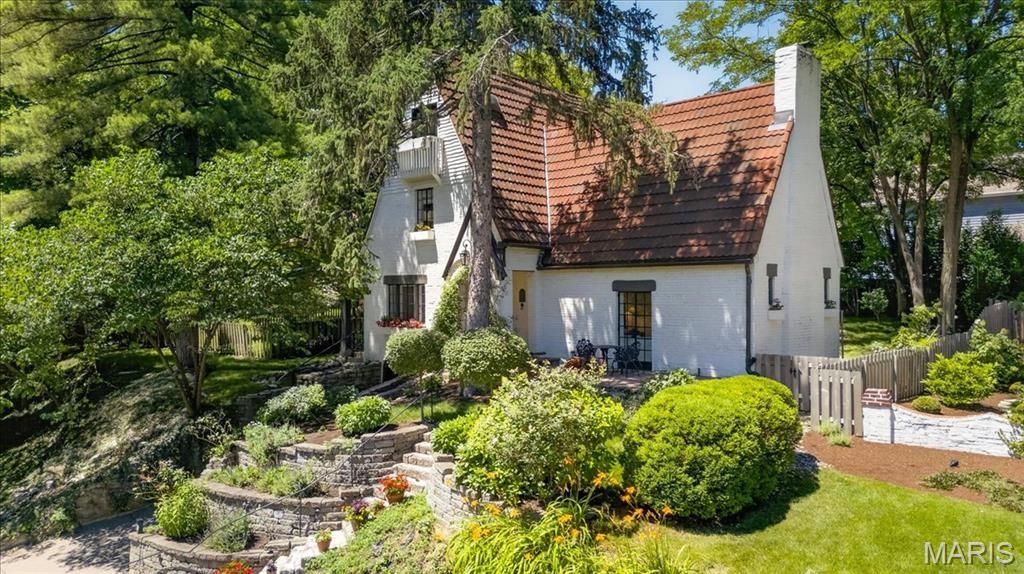 149 Valley Road, Webster Groves, MO 63119