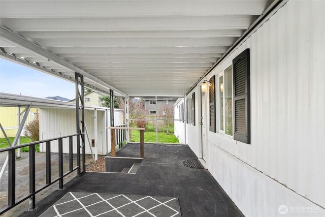 930 Mountain Villa Loop, Enumclaw, WA 98022