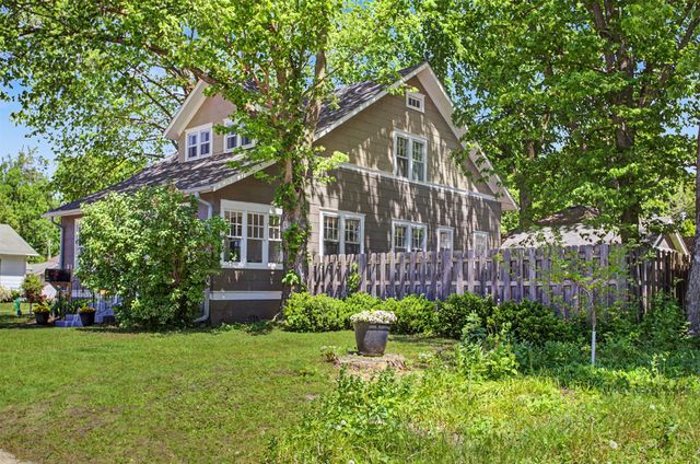 926 Grand Avenue, Ames, IA 50010