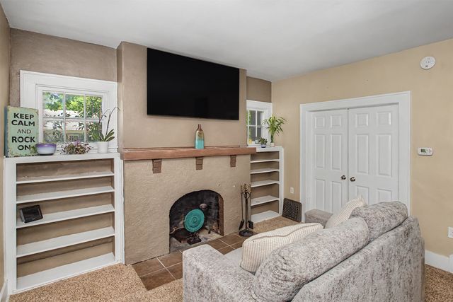 926 Grand Avenue, Ames, IA 50010