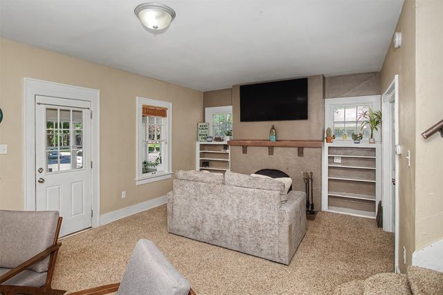 926 Grand Avenue, Ames, IA 50010