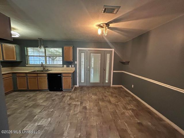 9201 Marina Avenue, Ocean Springs, MS 39564