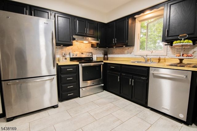 127 Cedar Dr, Andover Twp., NJ 07860