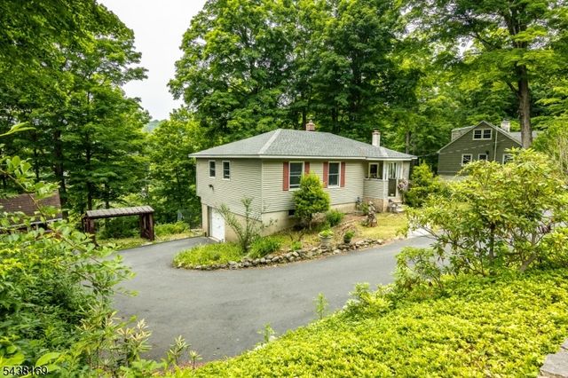127 Cedar Dr, Andover Twp., NJ 07860