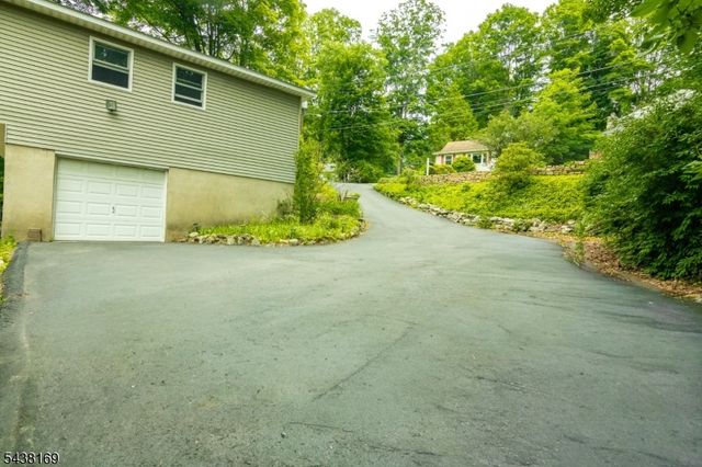127 Cedar Dr, Andover Twp., NJ 07860
