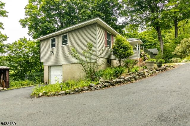 127 Cedar Dr, Andover Twp., NJ 07860