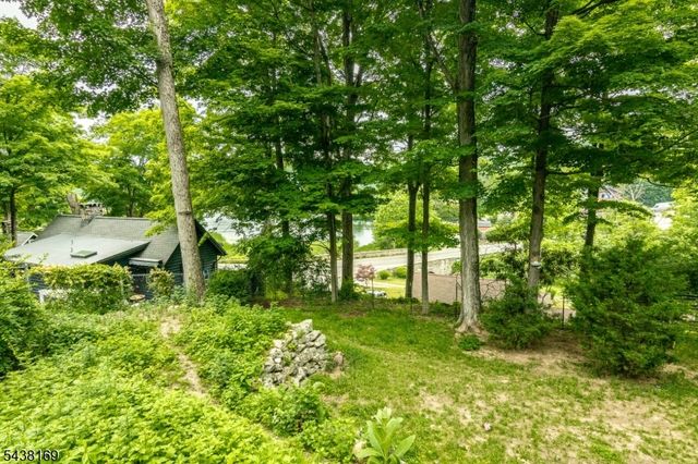 127 Cedar Dr, Andover Twp., NJ 07860