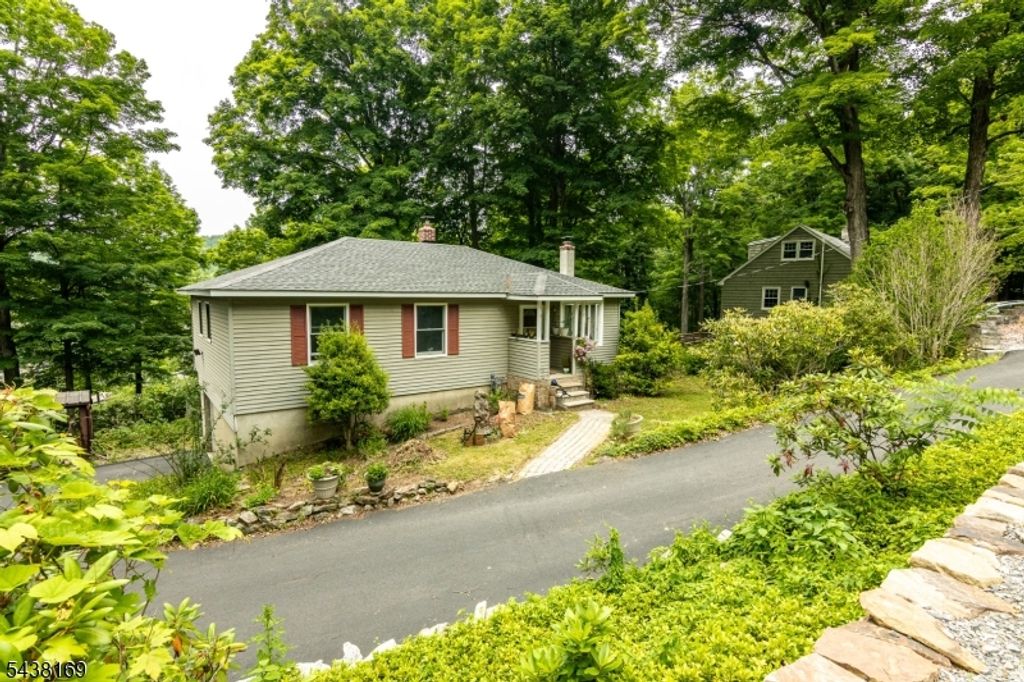127 Cedar Dr, Andover Twp., NJ 07860