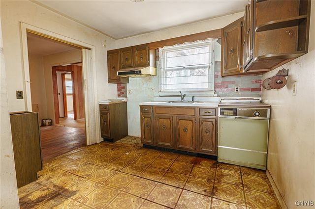 704 Dawes Avenue, Utica, NY 13502