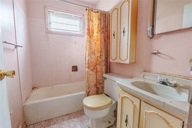 704 Dawes Avenue, Utica, NY 13502