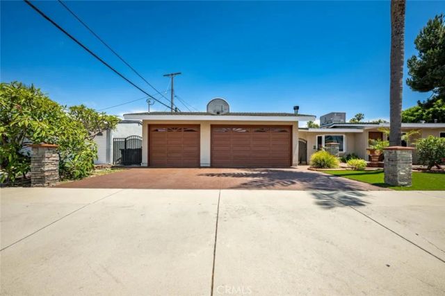 1238 N Studebaker, Long Beach, CA 90815