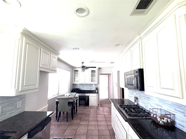 208 Molina Street, Sunnyvale, TX 75182