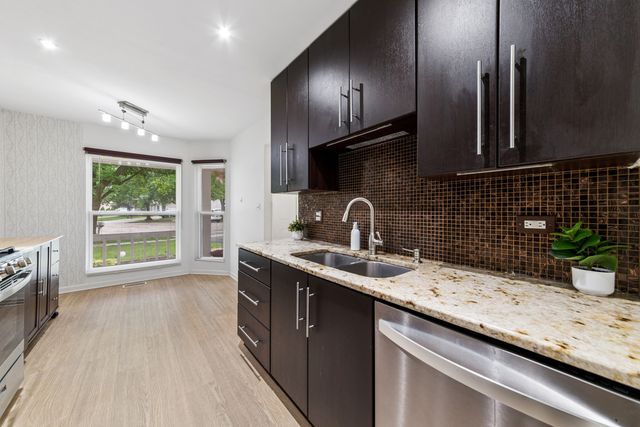 1726 Southbridge Court, Schaumburg, IL 60194