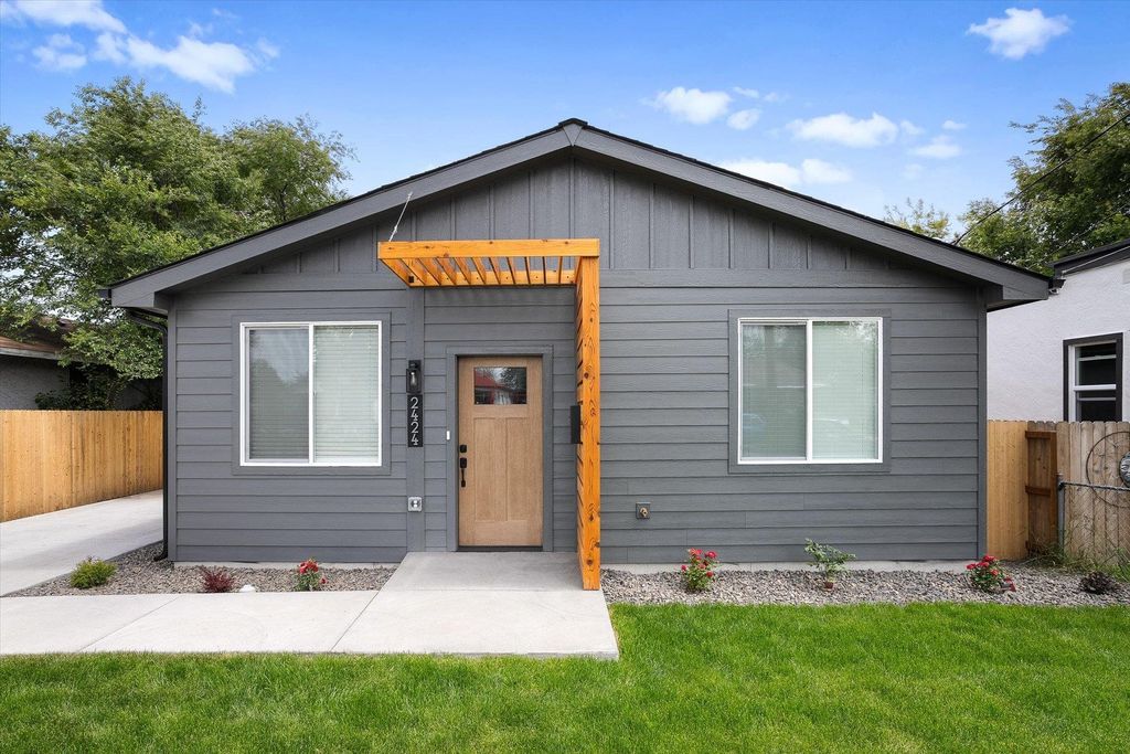 2424 N Addison St, Spokane, WA 99207
