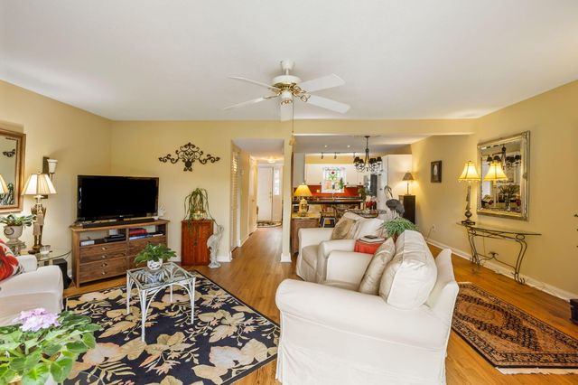 163 Heritage Circle K-8, Mount Pleasant, SC 29464