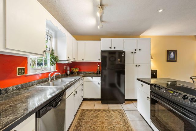 163 Heritage Circle K-8, Mount Pleasant, SC 29464