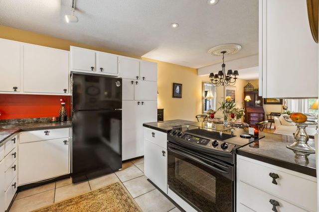 163 Heritage Circle K-8, Mount Pleasant, SC 29464