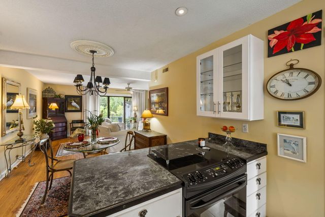 163 Heritage Circle K-8, Mount Pleasant, SC 29464