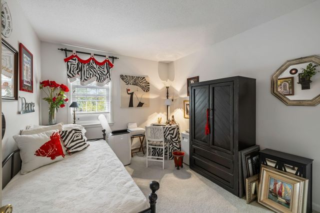 163 Heritage Circle K-8, Mount Pleasant, SC 29464