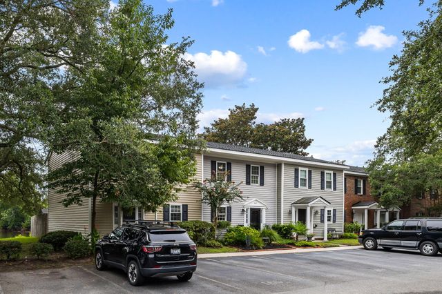 163 Heritage Circle K-8, Mount Pleasant, SC 29464