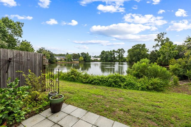 163 Heritage Circle K-8, Mount Pleasant, SC 29464