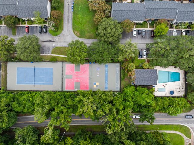 163 Heritage Circle K-8, Mount Pleasant, SC 29464