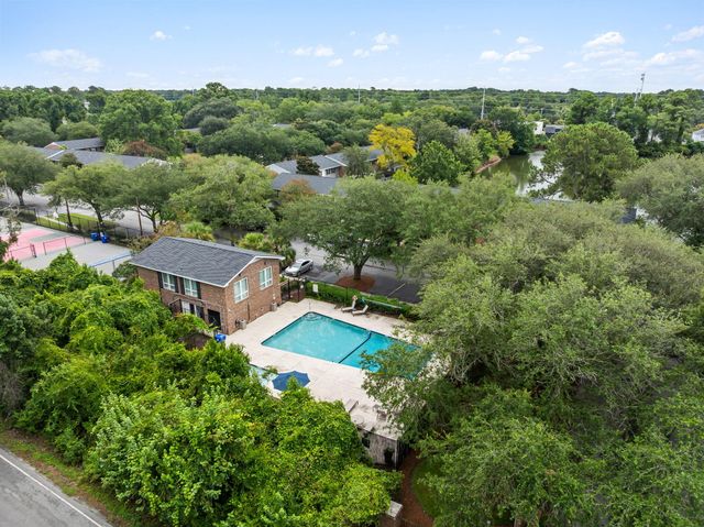 163 Heritage Circle K-8, Mount Pleasant, SC 29464