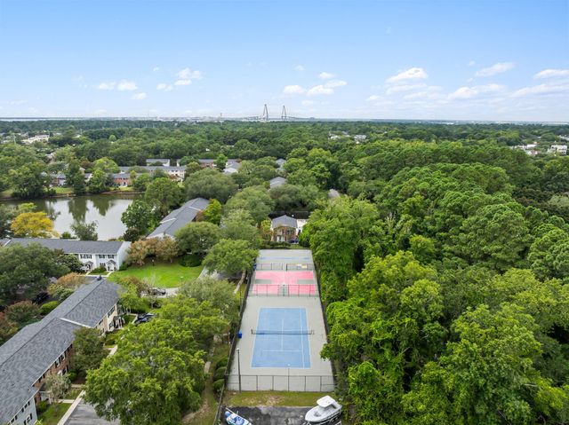 163 Heritage Circle K-8, Mount Pleasant, SC 29464