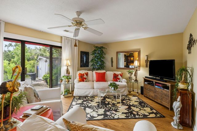 163 Heritage Circle K-8, Mount Pleasant, SC 29464