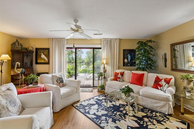 163 Heritage Circle K-8, Mount Pleasant, SC 29464