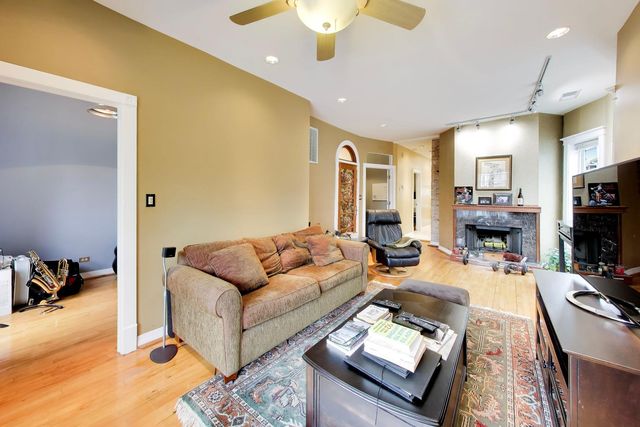 3614 W Shakespeare Avenue, Chicago, IL 60647