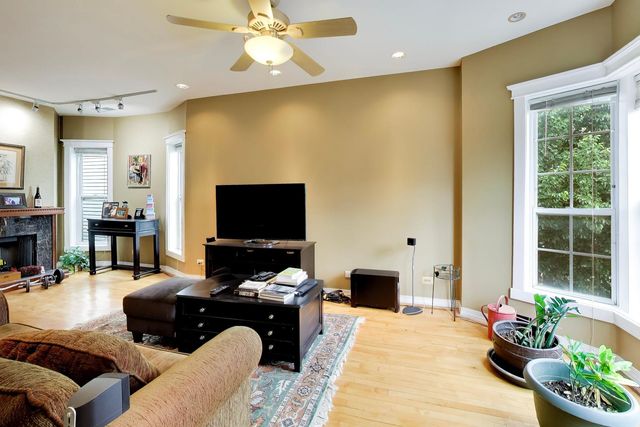 3614 W Shakespeare Avenue, Chicago, IL 60647