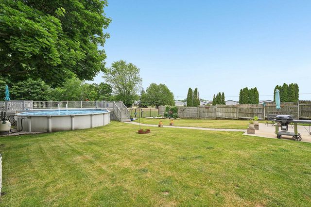 W276S9060 Hidden Lakes DRIVE, Mukwonago, WI 53149