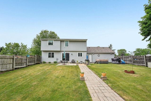 W276S9060 Hidden Lakes DRIVE, Mukwonago, WI 53149